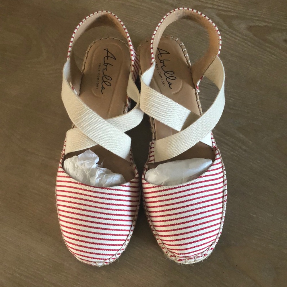 NWOT Abella True Comfort sandal, size 7.5